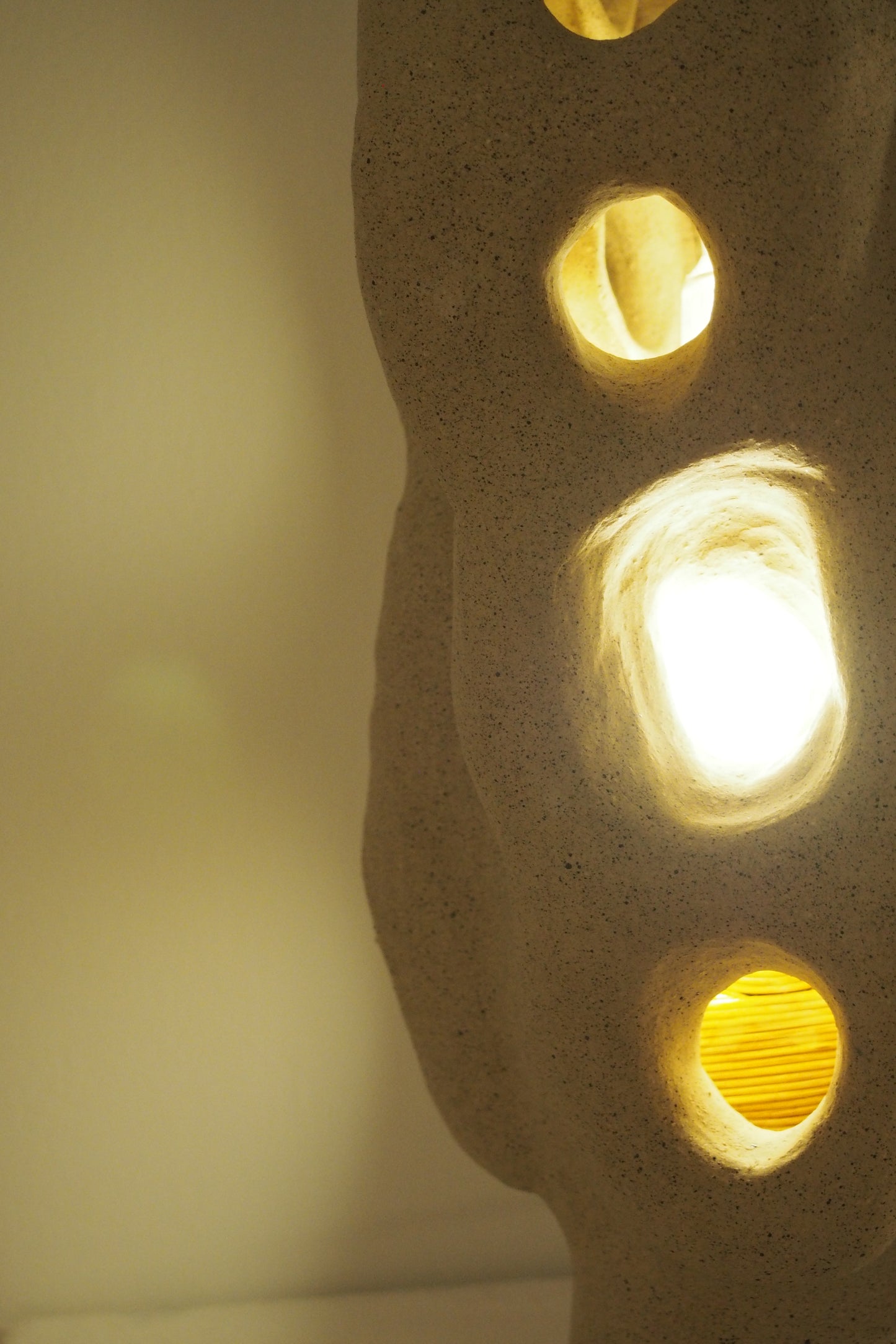 Windsor 3181, Ceramic Sculpture Lamp